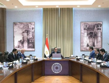 رئيس الوزراء يتابع مُستجدات تنفيذ المرحلة الأولى من مشروع تنمية مدينة رأس الحكمة وموقف التعويضات المقررة لأهالي المنطقة