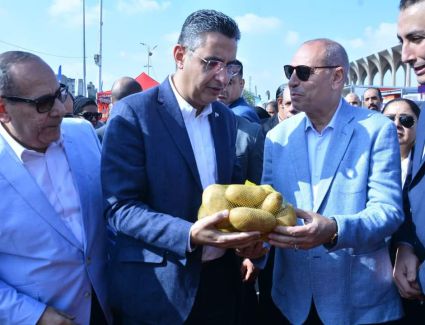 نيابة عن رئيس الوزراء.. وزير التموين يفتتح سوق اليوم الواحد بالقاهرة