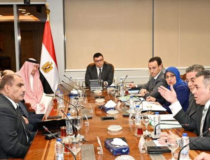 وزير الإسكان  يلتقي المستثمر السعودي الشيخ حسن الشربتلي  لمناقشة فرص التعاون ومتابعة موقف تنفيذ عدد من المشروعات العقارية