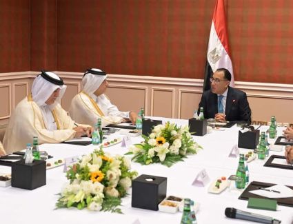 رئيس الوزراء يلتقي وفد رابطة رجال الأعمال القطريين
