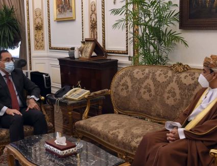 رئيس الوزراء يلتقى سفير سلطنة عمان الجديد لدى مصر
