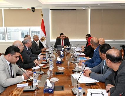 وزير الإسكان يتابع الموقف التنفيذي لمشروعات المرافق والطرق والإسكان بمدينة القاهرة الجديدة