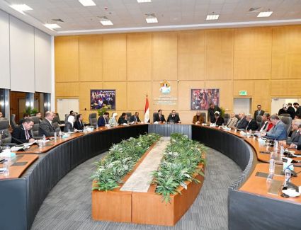 وزير الإسكان يعقد اجتماعا مع عدد من أعضاء مجلسي "النواب والشيوخ" لبحث مطالب دوائرهم