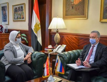 وزيرة الصحة تستقبل السفير الروسي لدى مصر لبحث سبل توفير لقاح فيروس كورونا الروسي (سبوتنكV)