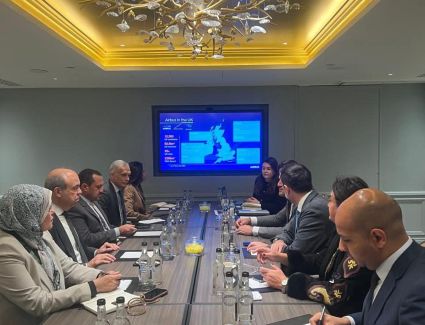 وزير الطيران المدني يلتقى بمسئولي شركة إيرباص العالمية لبحث مستقبل صناعة النقل الجوي وتدعيم أوجه التعاون