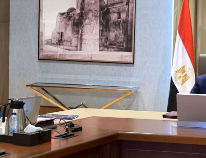 رئيس الوزراء يتابع مع رئيس البورصة جهود تطوير سوق الأوراق المالية