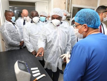 رئيس زامبيا يتفقد معهد الامصال واللقاحات البيطرية بوزارة الزراعة  ويوجه بالاستفادة من الخبرة المصرية