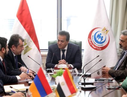 وزير الصحة يبحث مع سفير أرمينيا تعزيز التعاون وتوسيع الشراكات في التصنيع الدوائي والتأمين الصحي