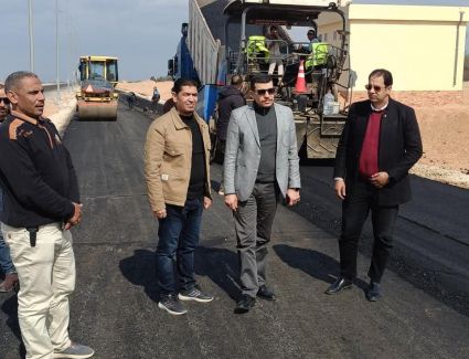 وزير الإسكان يتابع موقف تنفيذ مشروعات المرافق والطرق بمدينة سفنكس الجديدة