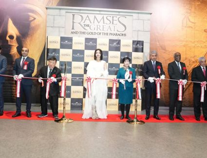 وزير السياحة والآثار وعمدة طوكيو يفتتحان رسمياً معرض رمسيس وذهب الفراعنة