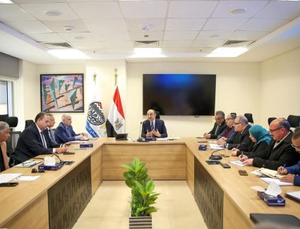 قطاع الأعمال: التوسع في الشراكة مع القطاع الخاص وتعزيز الاستثمار في التكنولوجيا الحديثة واستغلال الموارد المتاحة