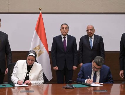 رئيس الوزراء يشهد توقيع اتفاقية مشروع إنشاء محطة رياح لإنتاج الكهرباء بقدرة 500 ميجاوات بمنطقة خليج السويس