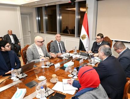 وزير الإسكان يلتقي مسئولي "منصة مصر العقارية" لاستعراض فرص التعاون