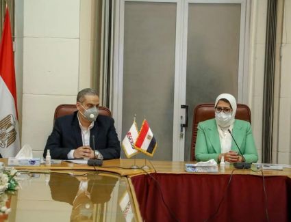 وزيرة الصحة تعقد اجتماعًا بمقر شركة فاكسيرا للوقوف على الاستعدادات النهائية لبدء تصنيع لقاح فيروس كورونا في مصر