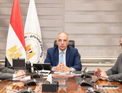 وزير الري يتابع حالة مجري نهر النيل وفرعيه ومجهودات إزالة التعديات على مجرى النهر