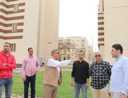 وزير الإسكان يتابع المشروعات السكنية والمرافق والطرق بمدينة السادات