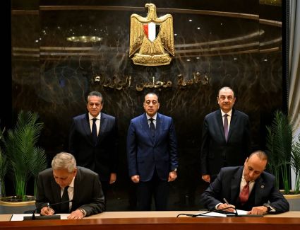 رئيس الوزراء يشهد توقيع شراكة مصرية أمريكية لتصنيع وتصدير أدوية ومكملات غذائية للأسواق العالمية