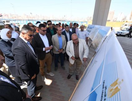 وزير الإسكان ومحافظ الإسكندرية يتفقدان مشروع إنشاء كوبرى 45 "محور السادات"