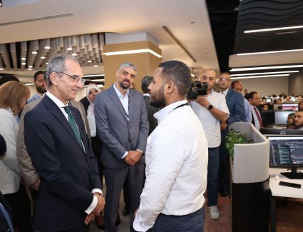وزير الاتصالات يتفقد مقر شركة VXI الأمريكية الرائدة عالميًا في مجال خدمات التعهيد في القاهرة