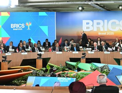 رئيس الوزراء يلتقي رئيس جمهورية الأوروجواي على هامش قمة البريكس