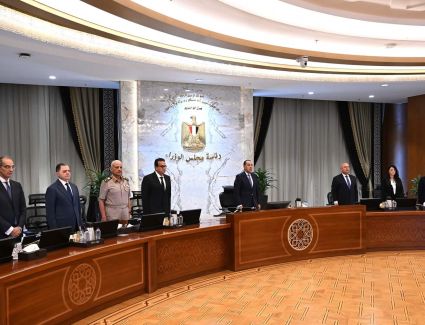 مجلس الوزراء يقف دقيقة حداد على أرواح شهداء "الدائري الإقليمي" و" سنترال رمسيس"
