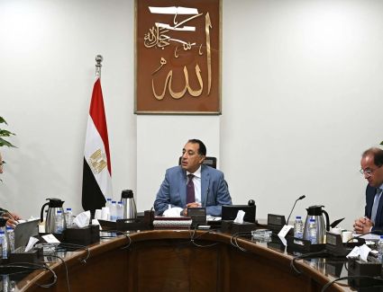 رئيس الوزراء يتابع إجراءات توفير الاعتمادات المالية المطلوبة للمواد البترولية اللازمة لتشغيل محطات الكهرباء وجهود سداد مديونيات الجهات الحكومية لشركات الكهرباء