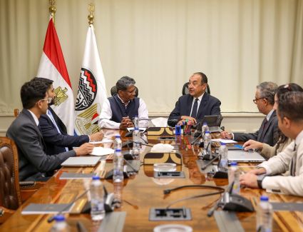 وزير قطاع الأعمال يبحث مع السفير الهندي بالقاهرة فرص تعزيز التعاون الصناعي والاستثماري