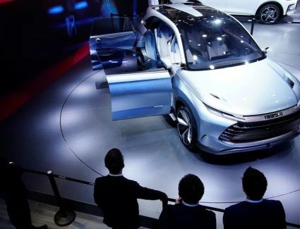 سيارات «BYD» الكهربائية تقترب من الإطاحة بـ«تسلا»