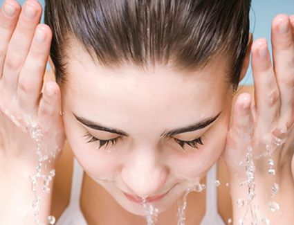 «خلي بالك».. 7 أخطاء يجب تجنبها للحفاظ على بشرة صحية ومشرقة