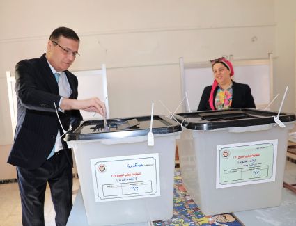 وزير الزراعة يُدلي بصوته في انتخابات مجلس الشيوخ بمقر لجنته الانتخابية بالإسكندرية ويدعو المزارعين للمشاركة الإيجابية