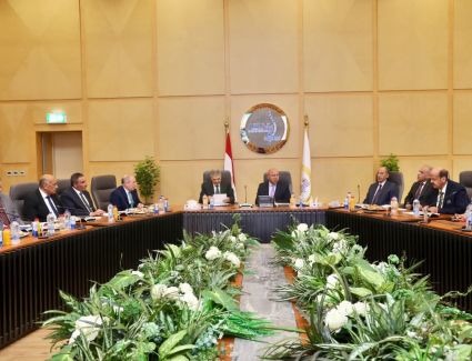 وزير الصناعة والنقل يترأس أعمال الجمعية العمومية العادية لشركة قناة السويس لتنمية الموانئ البحرية