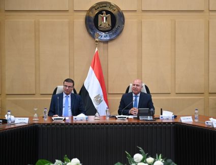 وزيرا الصناعة الزراعة يبحثان التوسع في تصنيع الزبيب وتوطين صناعة الكتان لتعزيز الصناعات الوطنية وتعظيم القيمة المضافة