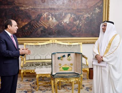 البرلمان العربى يمنح الرئيس السيسى "وسام القائد"