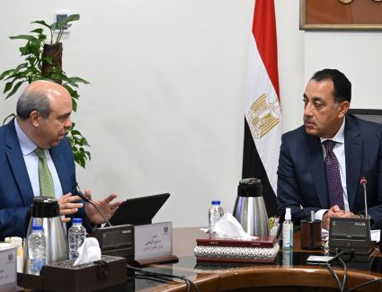 رئيس الوزراء يتابع الموقف التنفيذي لمشروع "مبنى 4" بمطار القاهرة الدولي