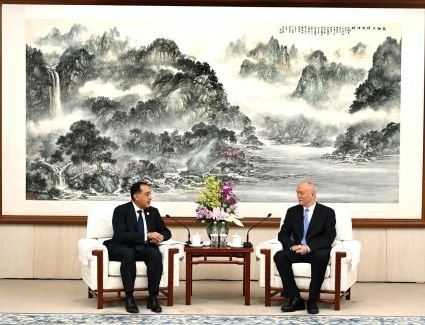 مدبولى يدعو الشركات الصينية للاستثمار في مصر في صناعة السيارات الكهربائية والتعاون فى مجال تحلية المياه وإنتاج مكونات مشروعات الطاقة الشمسية وطاقة الرياح