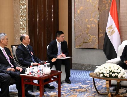 رئيس الوزراء يلتقي رئيس شركة CNCEC الصينية للبتروكيماويات