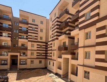 وزير الإسكان يتابع موقف وحدات "سكن لكل المصريين" و"ديارنا" بمدن بدر وقنا والمنيا وبرج العرب الجديدة