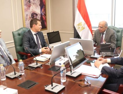 وزير الكهرباء يبحث مع شركة شنايدر إليكتريك مستجدات تنفيذ مبادرة تحسين كفاءة استخدام الطاقة في المصانع