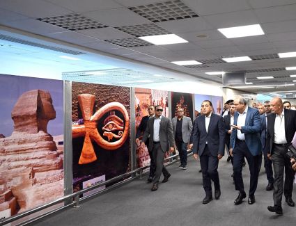 رئيس الوزراء يستهل جولته بتفقد الأعمال الجارية لتطوير مطار سفنكس الدولي