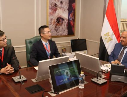 وزير الكهرباء يبحث مع شركة هواوي الصينية العمل المشترك وتعزيز التعاون