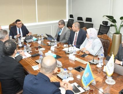 وزير الإسكان يتابع سير العمل بقطاع الشئون العقارية والتجارية بهيئة المجتمعات العمرانية الجديدة