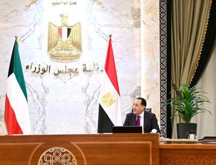 رئيسا وزراء مصر والكويت يعقدان جلسة مباحثات موسعة لبحث القضايا ذات الاهتمام المشترك بين البلدين