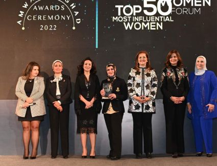 تكريم نائبة رئيس مجلس إدارة شركة هوم تاون للتطوير العقاري ضمن أفضل 50 سيدة مؤثرة فى السوق المصري