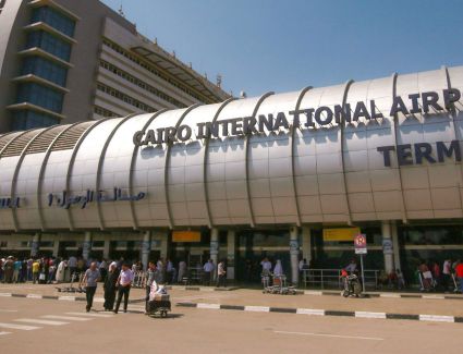 عاجل: جمارك مطار القاهرة تحبط تهريب كمية من المواد المخدرة و الأسلحة البيضاء