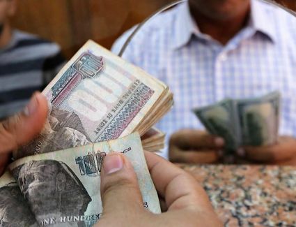 استقرار أسعار الدولار مقابل الجنيه المصري في بداية تعاملات اليوم