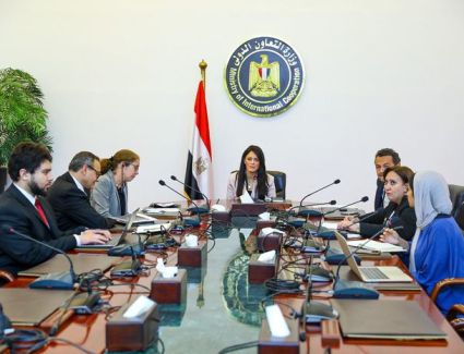 "المشاط" تعقد اجتماعًا موسعًا لبحث الشراكة بين مصر والبنك الدولي