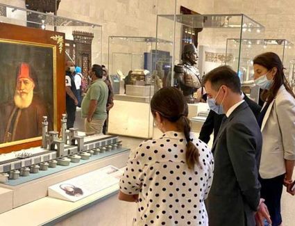 وفد رفيع المستوى من بنك الاستثمار الأوروبي يزور المتحف القومي للحضارة المصرية