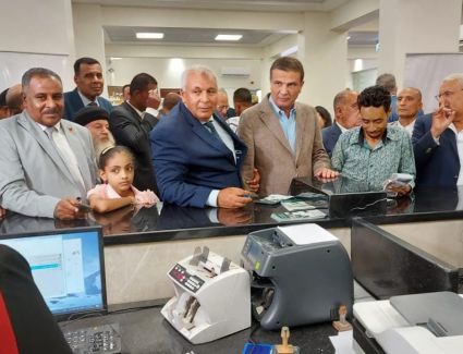 محافظ الوادي الجديد ورئيس البنك الزراعي يفتتحان أحدث فروع البنك المطورة بمدينة الخارجة