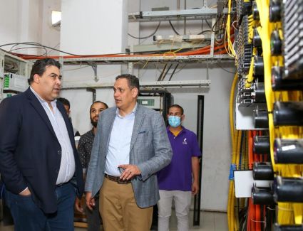 الرئيس التنفيذي للمصرية للاتصالات يتفقد أعمال تطوير الشبكة في القاهرة الجديدة