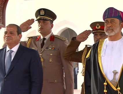 الرئيس السيسي يصل سلطنة عمان في زيارة رسمية تستغرق يومين